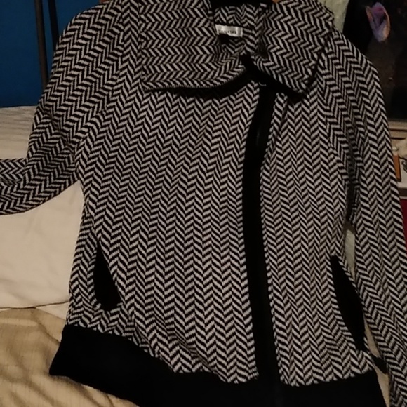 Roommates sweater - Picture 2 of 2